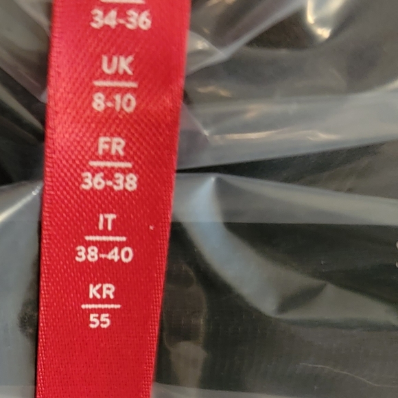 NWT SPANX Thinstincts 2.0 High-Waisted Mid-Thigh VERY BLACK Shorts - Size Small - Picture 9 of 9